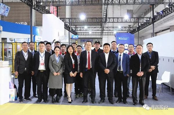 西部制博会奥图产品闪亮登场，吸引眼球